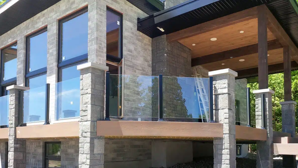 Aluminum Railing with Glass