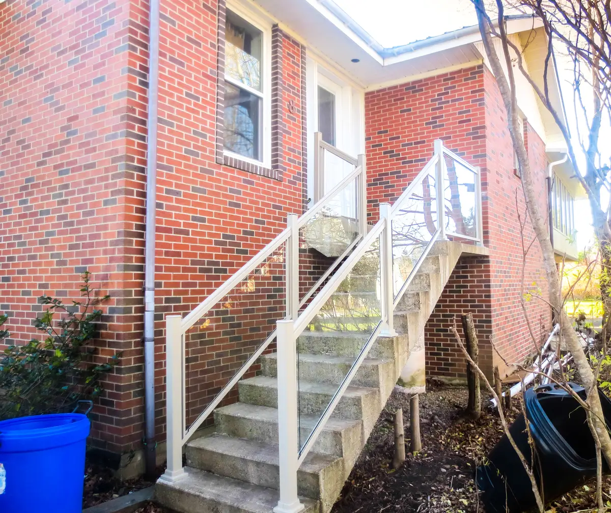 Aluminum Railing with Glass