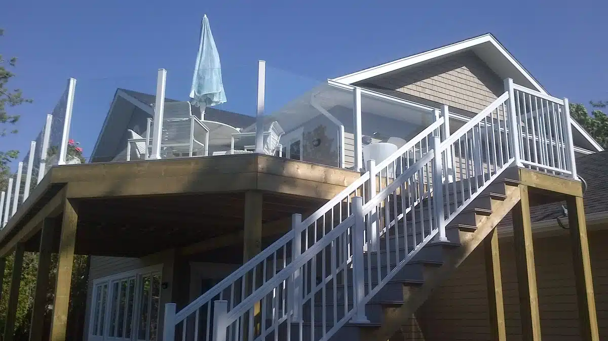 Aluminum Railing with Glass